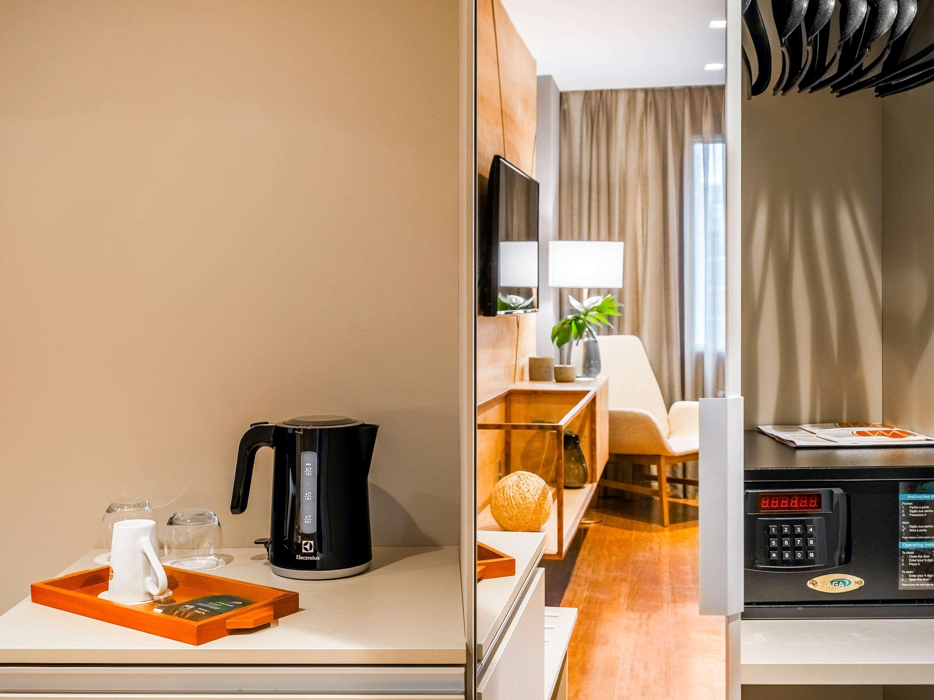 Grand Mercure Sao Paulo Vila Olimpia Exterior foto A kettle in a hotel room