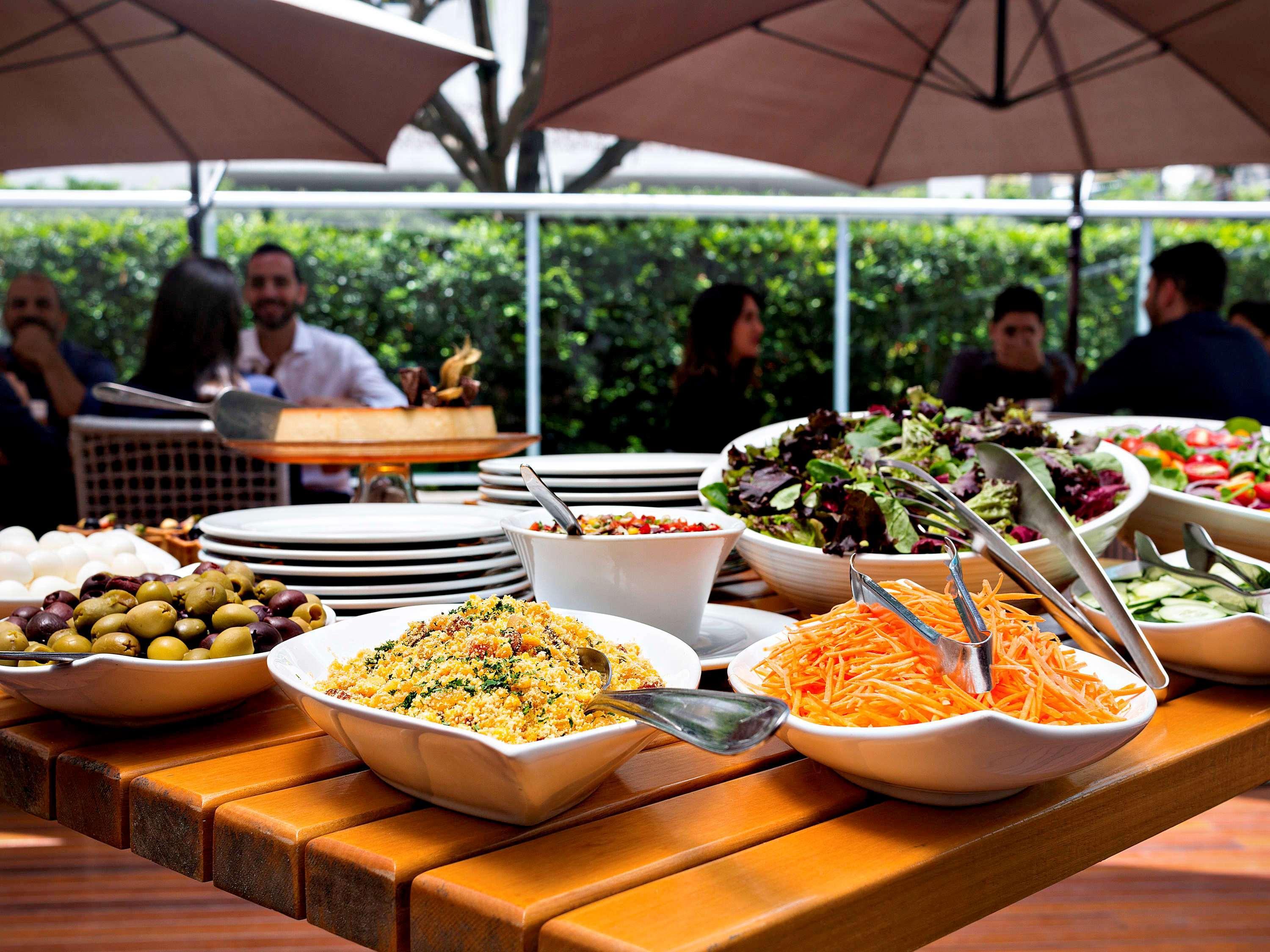 Grand Mercure Sao Paulo Vila Olimpia Exterior foto A salad bar