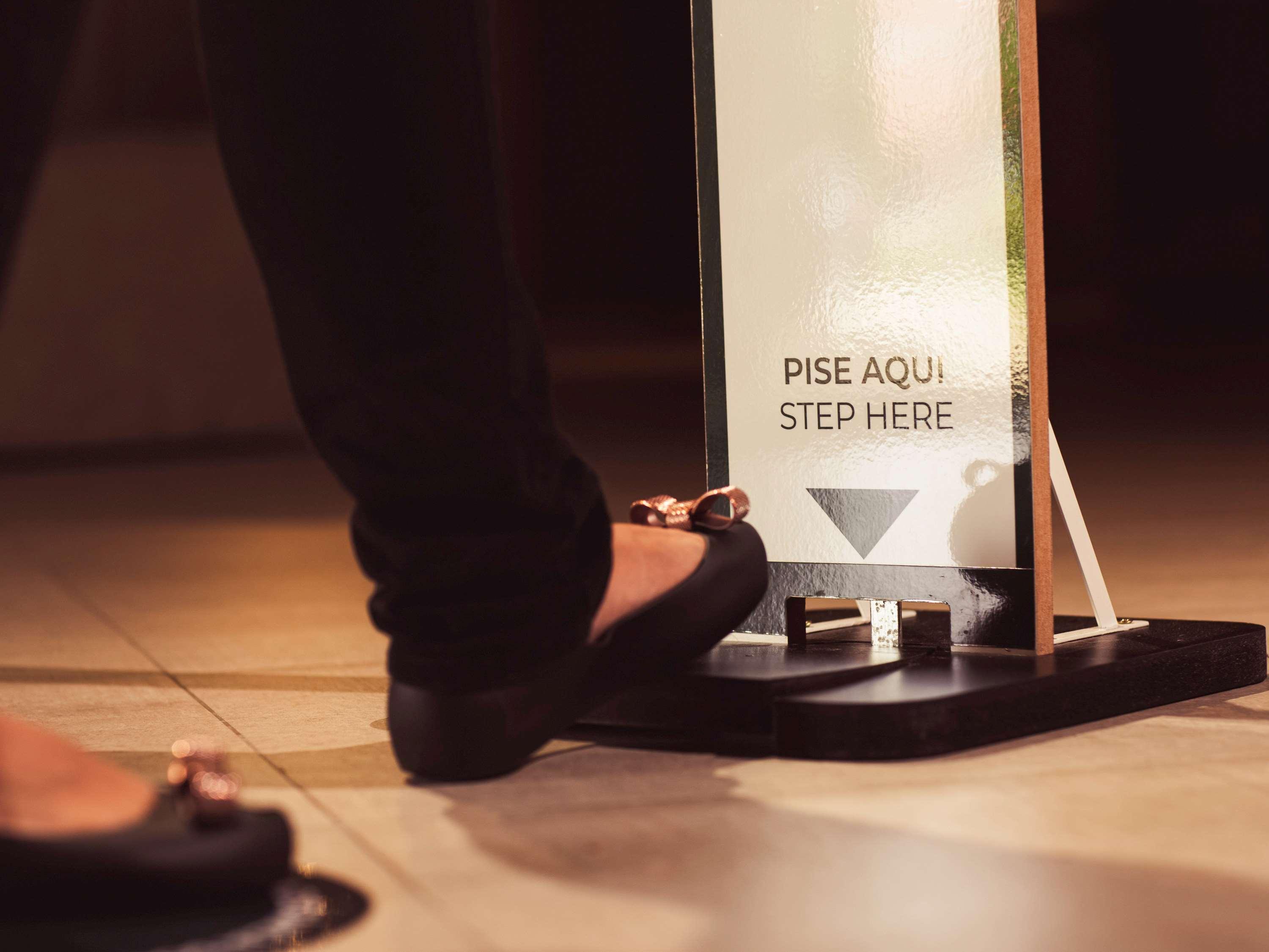 Grand Mercure Sao Paulo Vila Olimpia Exterior foto Foot pedal sanitizer dispenser