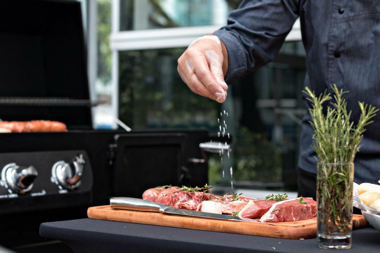 Grand Mercure Sao Paulo Vila Olimpia Exterior foto Seasoning meat